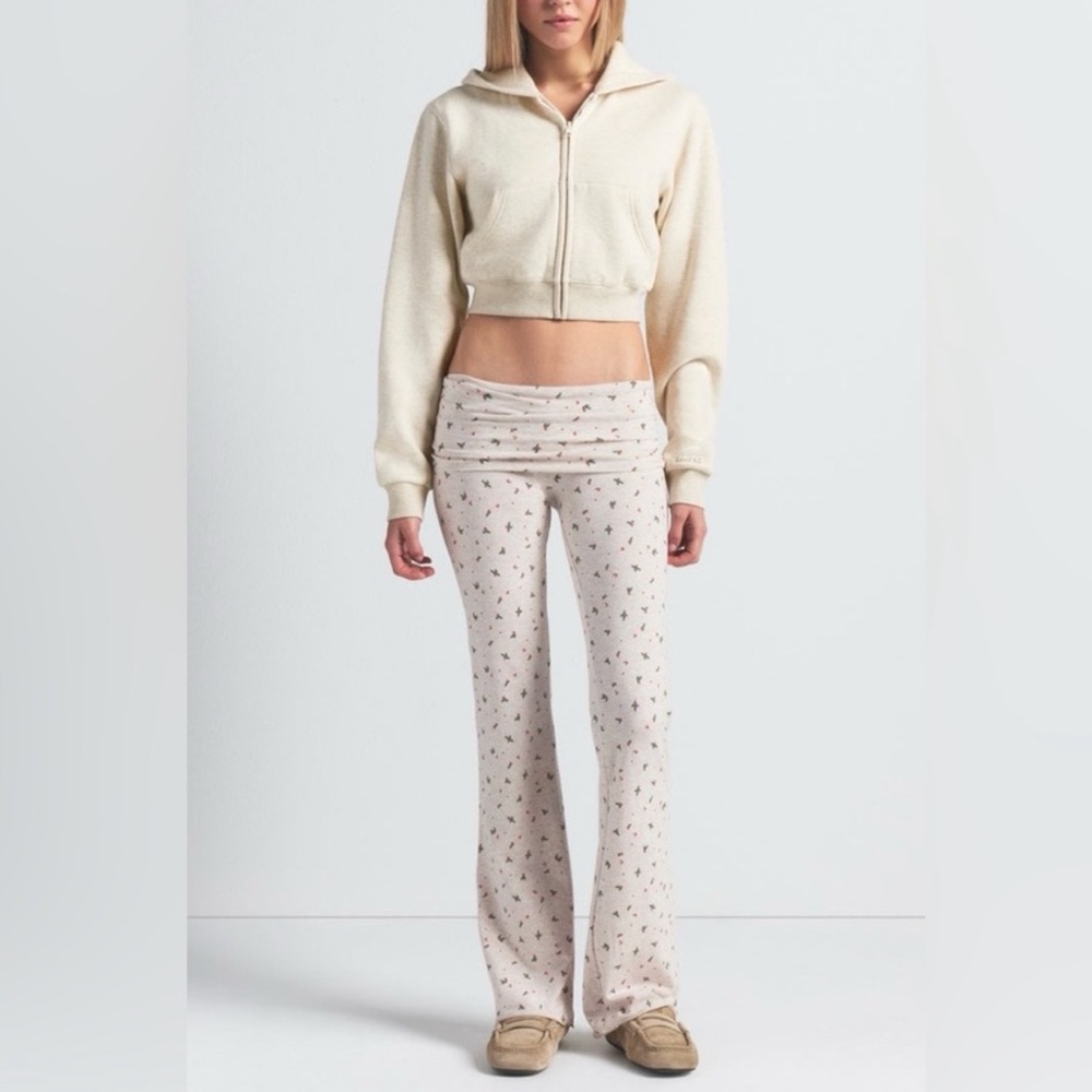 Skims holly fold over pants